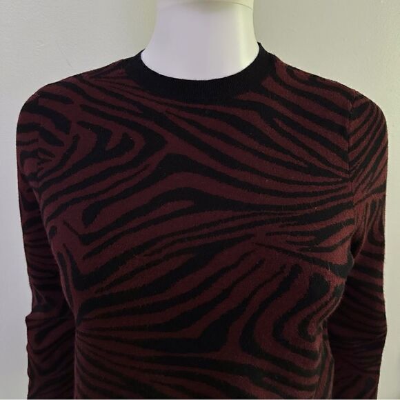 ɢᴜᴄ ᴛᴇᴅ ʙᴀᴋᴇʀ ᴛɪɢᴇʀ ꜱᴛʀɪᴘᴇꜱ ʟᴏɴɢ ꜱʟᴇᴇᴠᴇ ᴘᴜʟʟᴏᴠᴇʀ ᴄᴀʀᴅɪɢᴀɴ ᴄʀᴏᴘ ꜱᴡᴇᴀᴛᴇʀ - Picture 10 of 13